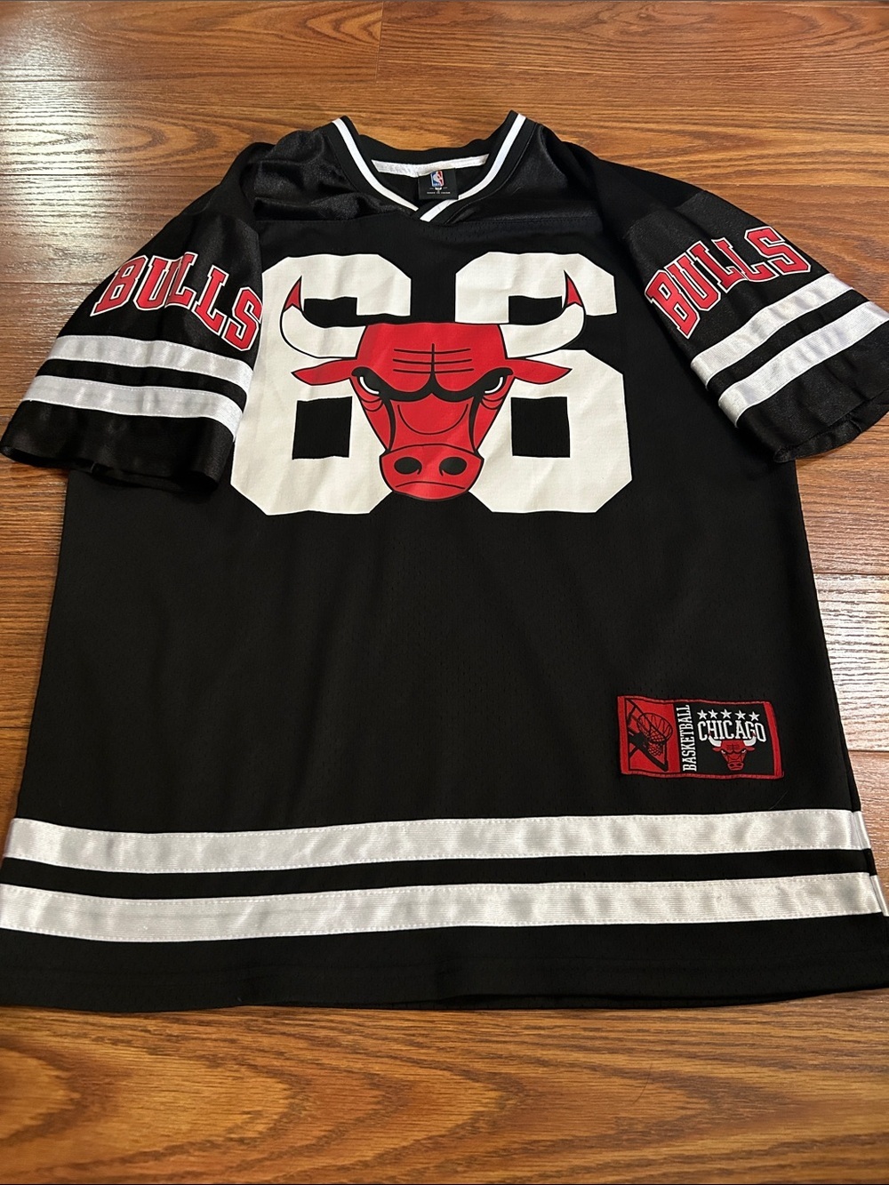 NWOT NBA Chicago Bulls Basketball 66 Short Sleeve Female Fit Jersey Top Sz S
